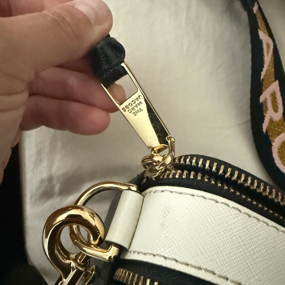 Marc Jacobs Black Leather Crossbody with Gold Hardware and Logo Strap - Picture 5 of 6